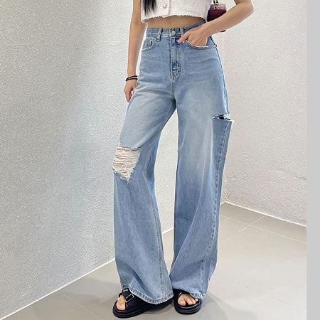Dongdaemum Women’s Pants, a testament to the elegance and quality of wholesale Korean fashion.