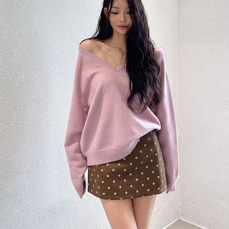 Dongdaemum Women’s Shirts, Tops & T-Shirts, a testament to the elegance and quality of wholesale Korean fashion.