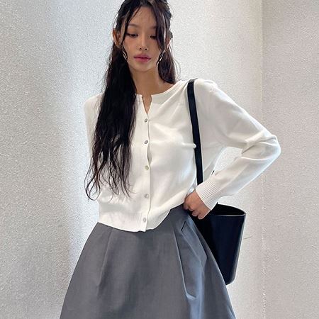 Dongdaemum Women’s Coats & Jackets, a testament to the elegance and quality of wholesale Korean fashion.