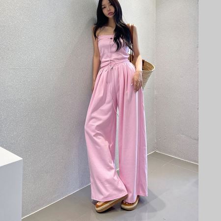 Dongdaemum Women’s One-Pieces, a testament to the elegance and quality of wholesale Korean fashion.