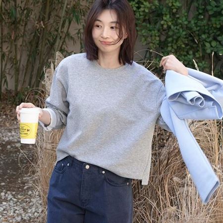 Dongdaemum Women’s Shirts, Tops & T-Shirts, a testament to the elegance and quality of wholesale Korean fashion.