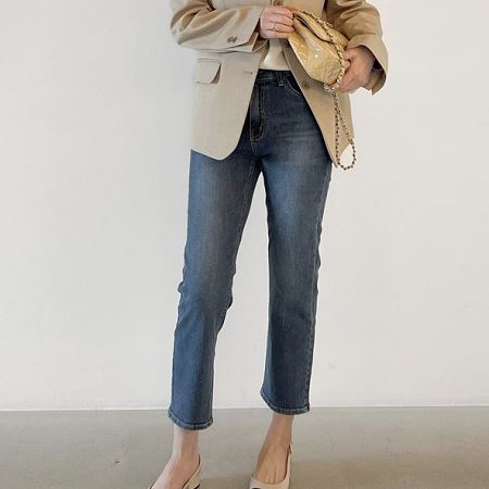 Dongdaemum Women’s Pants, a testament to the elegance and quality of wholesale Korean fashion.