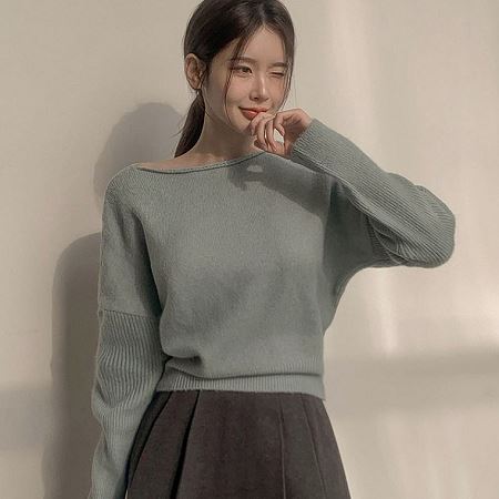 Dongdaemum Women’s Shirts, Tops & T-Shirts, a testament to the elegance and quality of wholesale Korean fashion.