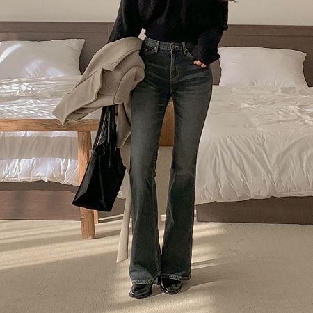 Dongdaemum Women’s Pants, a testament to the elegance and quality of wholesale Korean fashion.