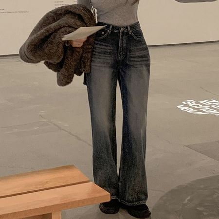 Dongdaemum Women’s Pants, a testament to the elegance and quality of wholesale Korean fashion.