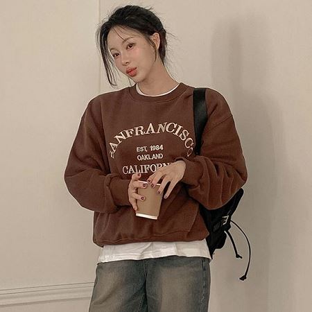 Dongdaemum Women’s Shirts, Tops & T-Shirts, a testament to the elegance and quality of wholesale Korean fashion.