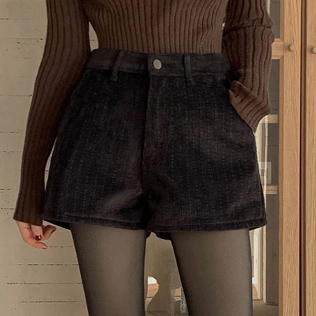 Dongdaemum Women’s Pants, a testament to the elegance and quality of wholesale Korean fashion.