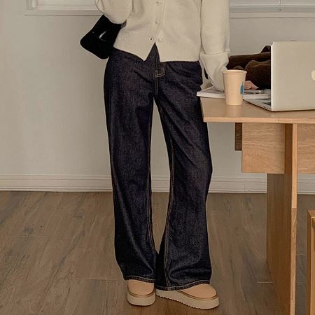 Dongdaemum Women’s Pants, a testament to the elegance and quality of wholesale Korean fashion.