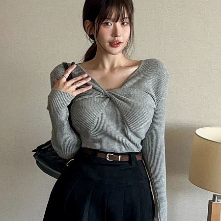 Dongdaemum Women’s Shirts, Tops & T-Shirts, a testament to the elegance and quality of wholesale Korean fashion.