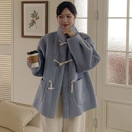 Dongdaemum Women’s Coats & Jackets, a testament to the elegance and quality of wholesale Korean fashion.