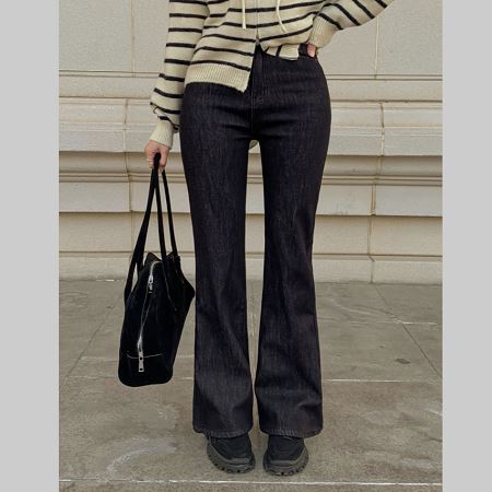 Dongdaemum Women’s Pants, a testament to the elegance and quality of wholesale Korean fashion.