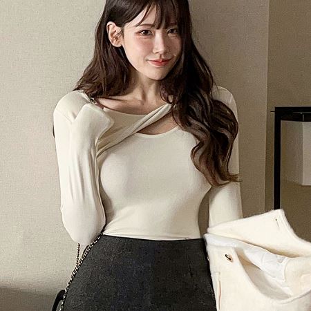 Dongdaemum Women’s Shirts, Tops & T-Shirts, a testament to the elegance and quality of wholesale Korean fashion.