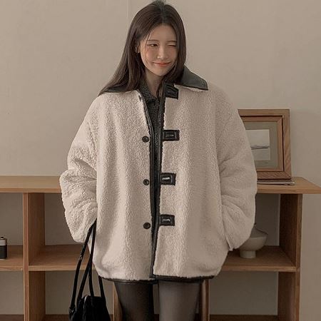 Dongdaemum Women’s Coats & Jackets, a testament to the elegance and quality of wholesale Korean fashion.