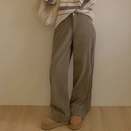 Dongdaemum Women’s Pants, a testament to the elegance and quality of wholesale Korean fashion.