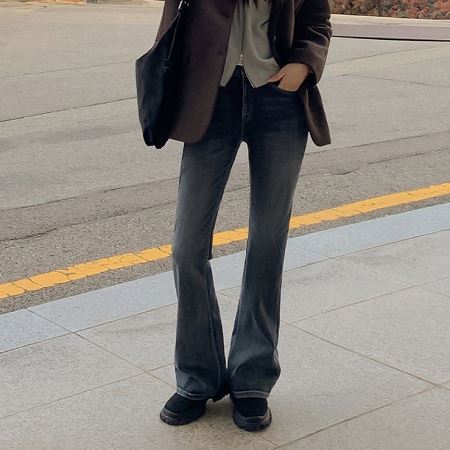 Dongdaemum Women’s Pants, a testament to the elegance and quality of wholesale Korean fashion.