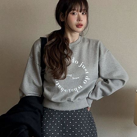 Dongdaemum Women’s Shirts, Tops & T-Shirts, a testament to the elegance and quality of wholesale Korean fashion.