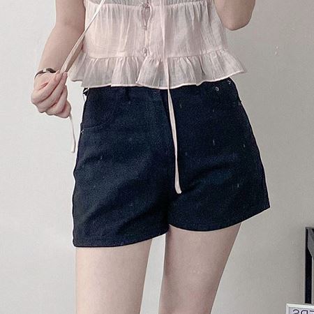 Dongdaemum Women’s Pants, a testament to the elegance and quality of wholesale Korean fashion.