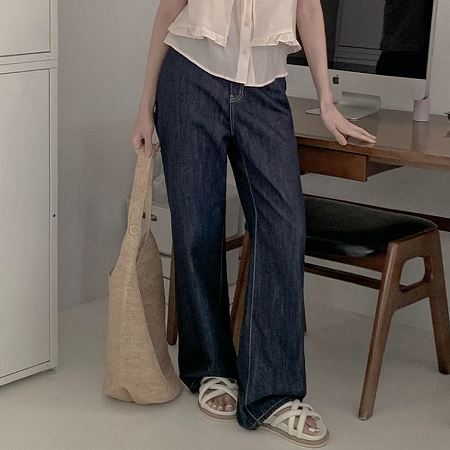 Dongdaemum Women’s Pants, a testament to the elegance and quality of wholesale Korean fashion.