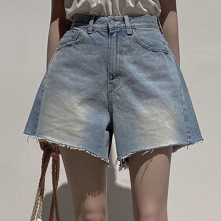 Dongdaemum Women’s Pants, a testament to the elegance and quality of wholesale Korean fashion.