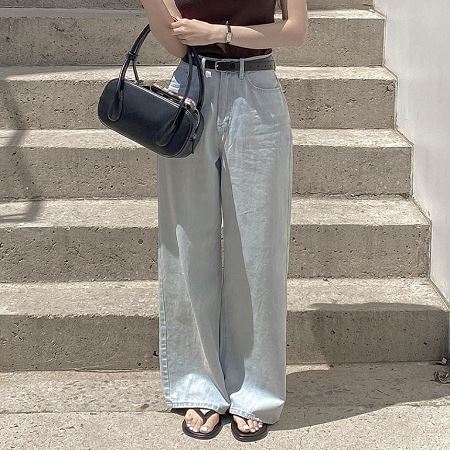 Dongdaemum Women’s Pants, a testament to the elegance and quality of wholesale Korean fashion.