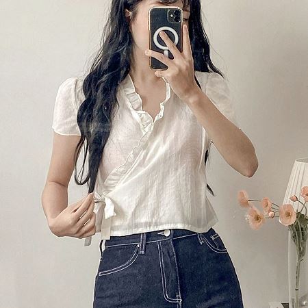 Dongdaemum Women’s Shirts, Tops & T-Shirts, a testament to the elegance and quality of wholesale Korean fashion.