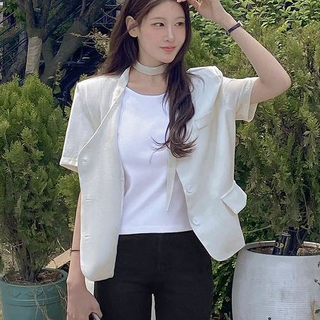 Dongdaemum Women’s Coats & Jackets, a testament to the elegance and quality of wholesale Korean fashion.