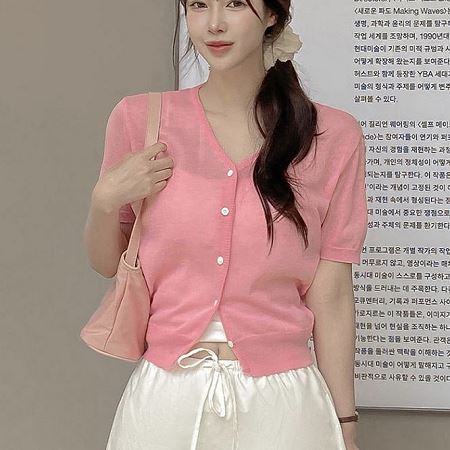 Dongdaemum Women’s Coats & Jackets, a testament to the elegance and quality of wholesale Korean fashion.