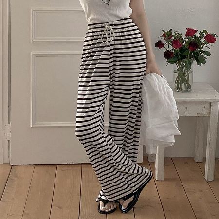 Dongdaemum Women’s Pants, a testament to the elegance and quality of wholesale Korean fashion.