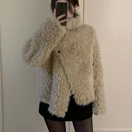 Dongdaemum Women’s Coats & Jackets, a testament to the elegance and quality of wholesale Korean fashion.
