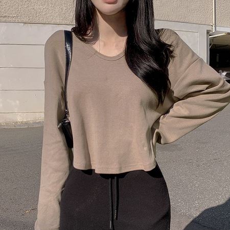Dongdaemum Women’s Shirts, Tops & T-Shirts, a testament to the elegance and quality of wholesale Korean fashion.