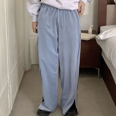 Dongdaemum Women’s Pants, a testament to the elegance and quality of wholesale Korean fashion.