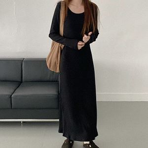 Dongdaemum Women’s Dresses, a testament to the elegance and quality of wholesale Korean fashion.