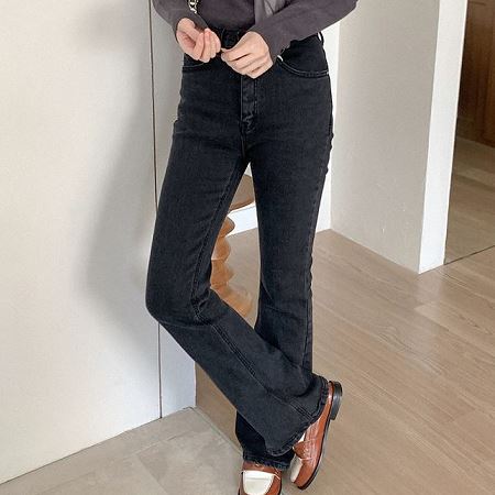 Dongdaemum Women’s Pants, a testament to the elegance and quality of wholesale Korean fashion.