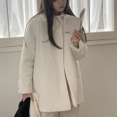 Dongdaemum Women’s Coats & Jackets, a testament to the elegance and quality of wholesale Korean fashion.