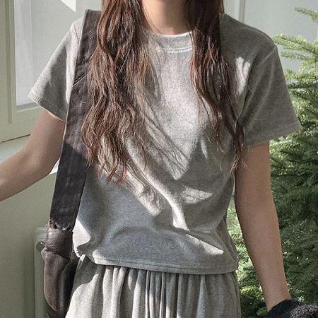 Dongdaemum Women’s Shirts, Tops & T-Shirts, a testament to the elegance and quality of wholesale Korean fashion.