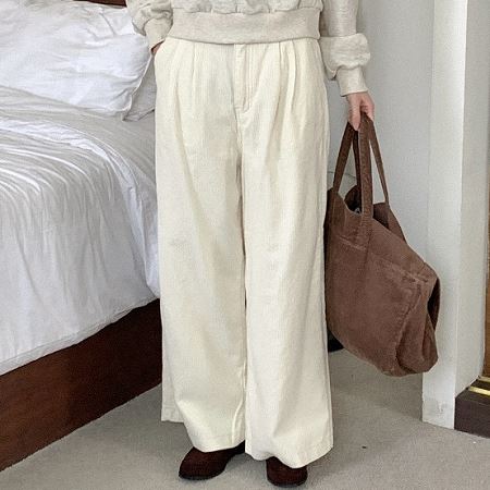 Dongdaemum Women’s Pants, a testament to the elegance and quality of wholesale Korean fashion.