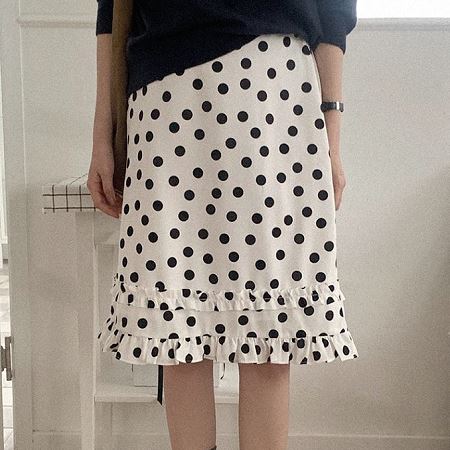 A collection of Dongdaemum Women’s Dresses, encapsulating the charm of Korean fashion.