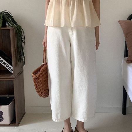 Dongdaemum Women’s Pants, a testament to the elegance and quality of wholesale Korean fashion.