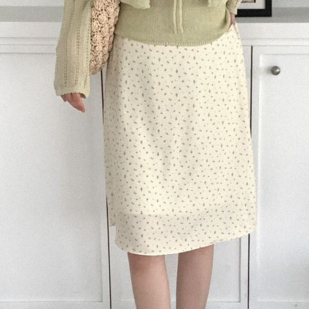 A collection of Dongdaemum Women’s Dresses, encapsulating the charm of Korean fashion.