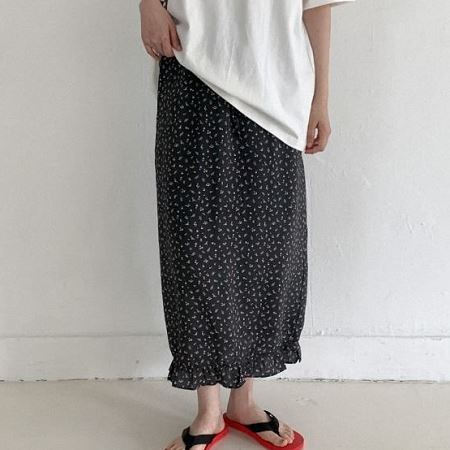 A collection of Dongdaemum Women’s Dresses, encapsulating the charm of Korean fashion.