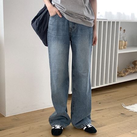 Dongdaemum Women’s Pants, a testament to the elegance and quality of wholesale Korean fashion.