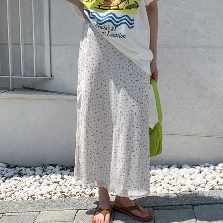 A collection of Dongdaemum Women’s Dresses, encapsulating the charm of Korean fashion.