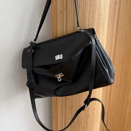 A collection of Dongdaemum Women’s Handbags, Wallets & Cases, showcasing the elegance of Korean fashion.