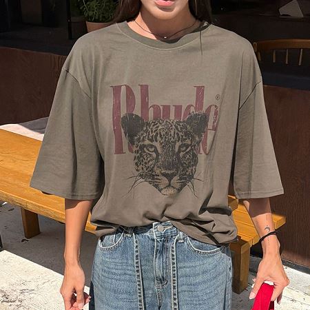 Dongdaemum Women’s Shirts, Tops & T-Shirts, a testament to the elegance and quality of wholesale Korean fashion.