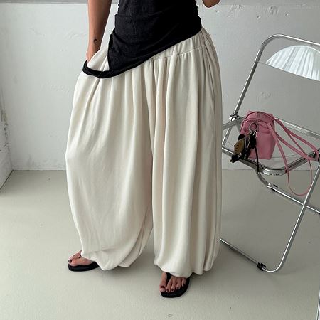 Dongdaemum Women’s Pants, a testament to the elegance and quality of wholesale Korean fashion.
