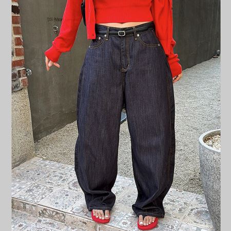 Dongdaemum Women’s Pants, a testament to the elegance and quality of wholesale Korean fashion.