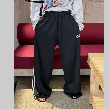 Dongdaemum Women’s Pants, a testament to the elegance and quality of wholesale Korean fashion.
