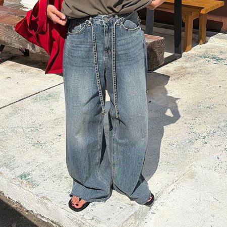 Dongdaemum Women’s Pants, a testament to the elegance and quality of wholesale Korean fashion.