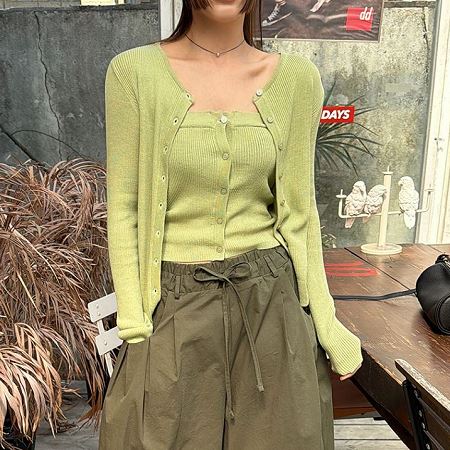 Dongdaemum Women’s One-Pieces, a testament to the elegance and quality of wholesale Korean fashion.