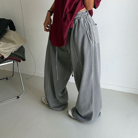 Dongdaemum Women’s Pants, a testament to the elegance and quality of wholesale Korean fashion.
